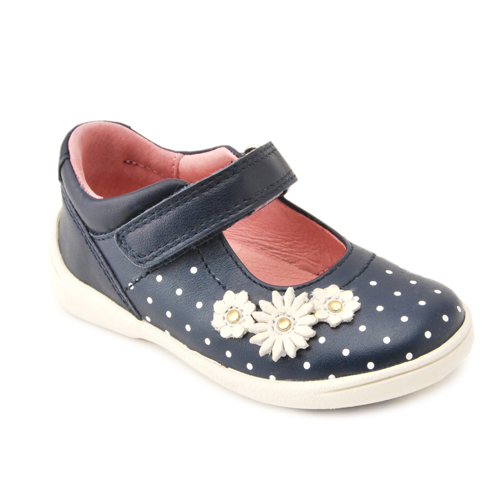 Start-rite sign up to sponsor the Footwear Industry Awards 2017